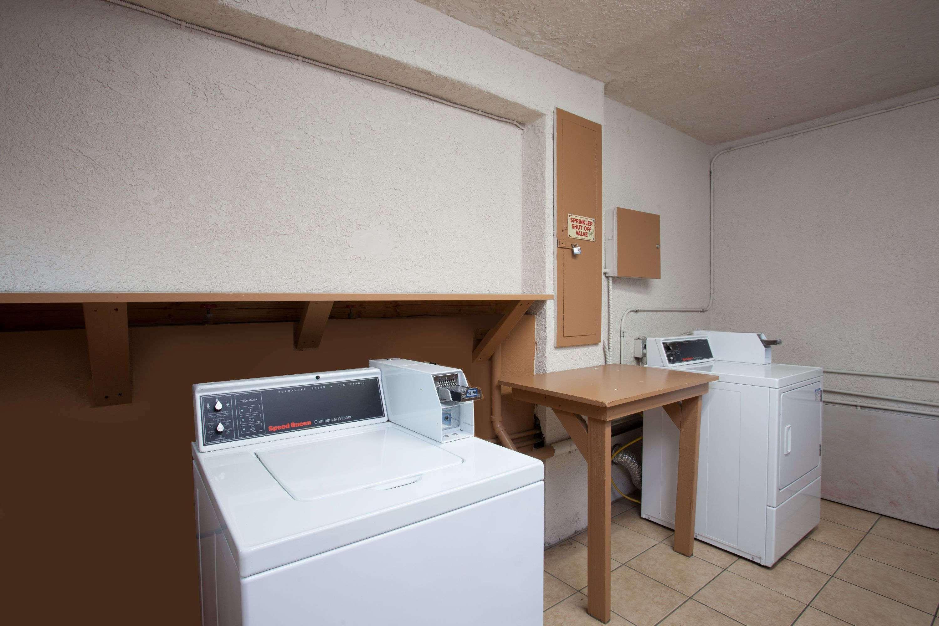 Express Inn & Suites Ontario Airport Εξωτερικό φωτογραφία