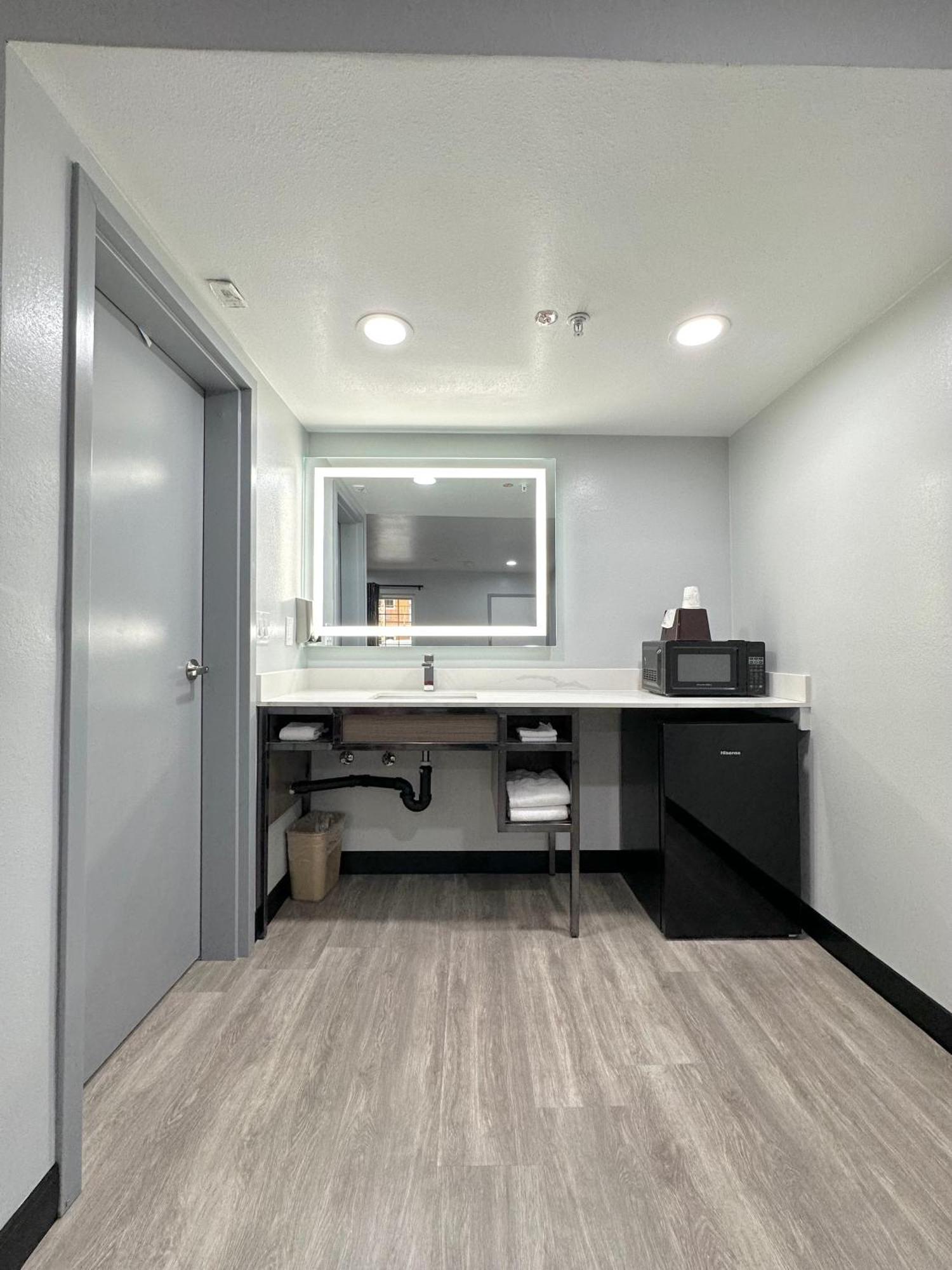 Express Inn & Suites Ontario Airport Εξωτερικό φωτογραφία