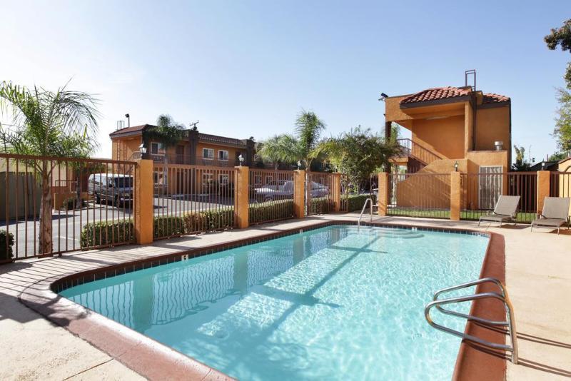 Express Inn & Suites Ontario Airport Εξωτερικό φωτογραφία
