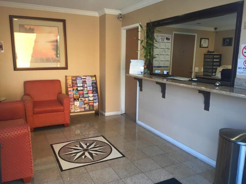 Express Inn & Suites Ontario Airport Εξωτερικό φωτογραφία